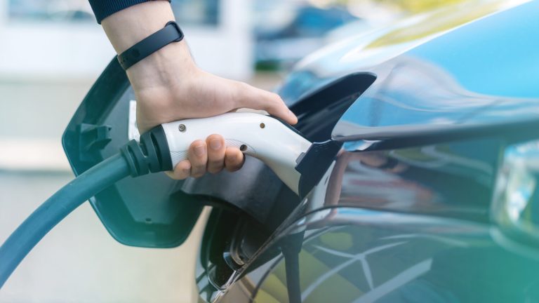 Hybridauto kaufen: Darauf sollten Sie vor der Entscheidung achten